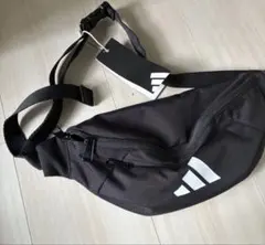 値下げ　新品タグ付き adidas ウエストバッグ ボディバッグ ブラック 黒のサムネイル