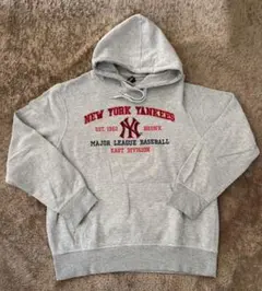 NEW YORK ニューヨークヤンキース　パーカー