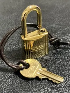 2026年最新】エルメス南京錠カデナの人気アイテム - メルカリ