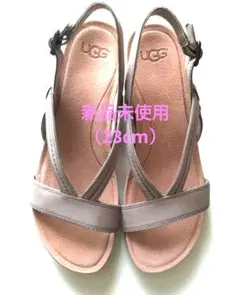 【新品未使用】UGG グレージュ サンダル ストラップ付き 23cm 本革