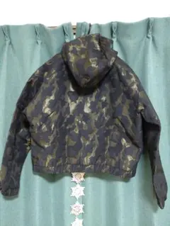 ZARA 迷彩柄フード付きクロップドジャケット