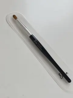 【未使用に近い】&be アンドビー ラウンドブラシ　アイシャドウブラシのサムネイル
