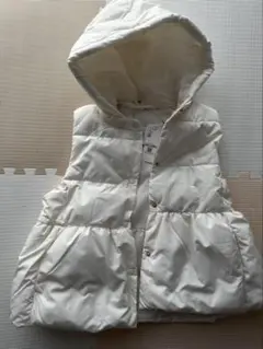 coca フード付き中綿ぺプラムベスト　ホワイト