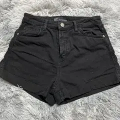 Bershka ブラックショートパンツ