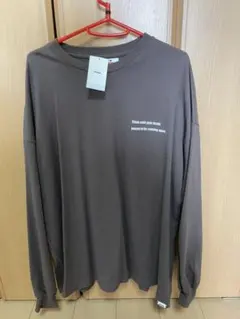 kutir  perushu  ロングTシャツ  バックプリントのサムネイル