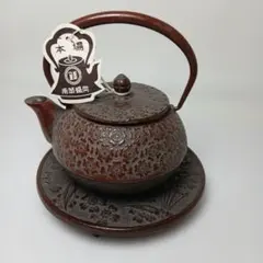 南部鉄器　桜紋　小 鉄瓶 瓶敷 (トレー) ・ 茶漉し 付きのサムネイル