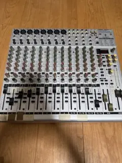 BEHRINGER UB2222FX-PRO ミキサーのサムネイル