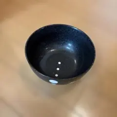 黒色の陶器製丼 白い点付き