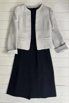 ワンピーススーツ ライトグレージャケットとネイビーワンピース 7号