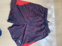 Nike 波模様 ショートパンツ M 黒/赤