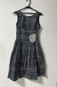 美品　ポールカ　綿100 コサージュ付き　チェック柄　タックギャザーワンピース