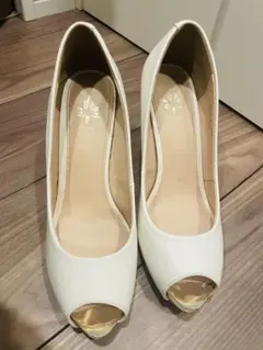 【極美品】ホワイト　ハイヒール　ピンヒール