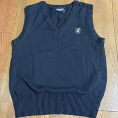 COMME CA ISM　キッズベスト140サイズ　Vネック