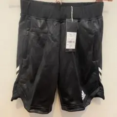 新品タグ付き　訳あり　サイズ130 adidas 短パンハーパン　定価2959円