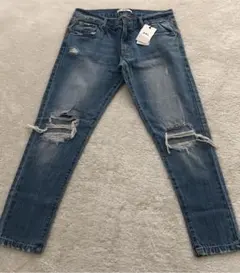 ダメージジーンズ