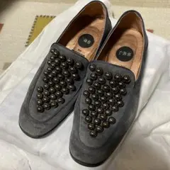 ras×momon. コラボ　グレーのスエードフラットシューズのサムネイル