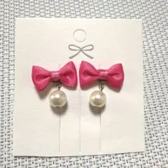 ピンクリボンとパールのピアス