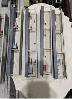 ミ*ฅ様 Nゲージ KATO ローカル駅とホームとTOMIXの跨線橋セット - メルカリ