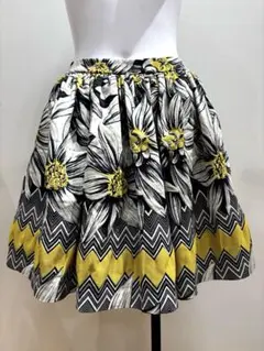 alice + olivia 花柄フレアスカート ミニ丈 モノトーン×イエローのサムネイル