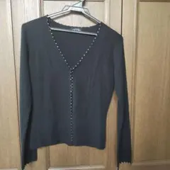 ビーズ装飾 黒 Vネック 長袖カーディガン