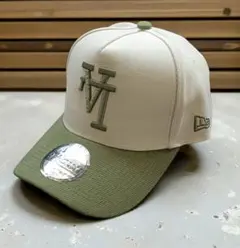 海外限定 逆ロゴLA 9FORTY ベージュ×オリーブ スナップバック