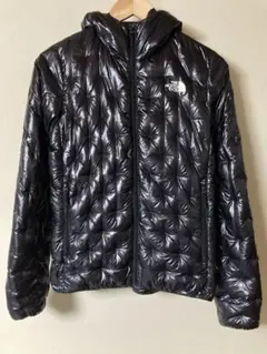 【美品】ノースフェイス　ライトダウンフーディーのサムネイル