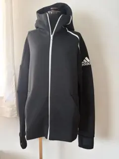adidas デザインジップアップパーカー　sizeO ブラック
