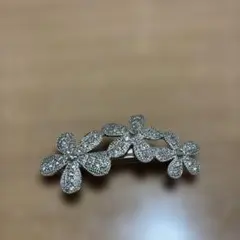 シルバー 花モチーフ バレッタ　卒業式入学式謝恩会