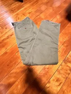 カーキ チノパン