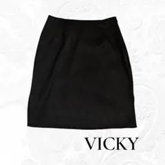 【VICKY 】 タイトスカート 黒 ミニ丈 サイドスリット 艶感 上品