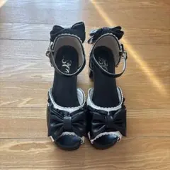 リボン付き黒ハイヒールパンプス