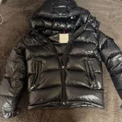 MONCLER ブラック ダウンジャケット フード付き