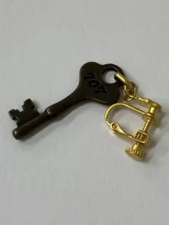 矢沢あい展　NANA 707号室の鍵　q-pot ロゴ アクセサリーのサムネイル
