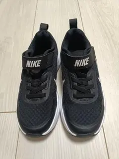 新品箱無し　NIKE ブラック スニーカー　18cm