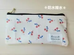 ◇匿名配送◇防水撥水さくらんぼ柄フラットファスナーポーチ　裏地タグ付　ペンケース