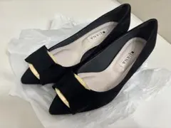 DIANA リボン付きブラックスエードパンプス