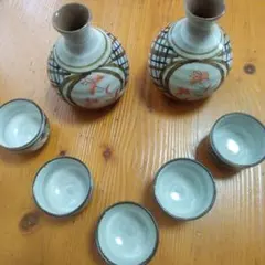 花柄陶器製徳利2個とおちょこ5個セット