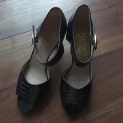 Salvatore Ferragamo クロコ型押し パンプス ブラックのサムネイル