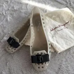 Ferragamo ラバー フラットシューズ　ヴァラ　袋付き