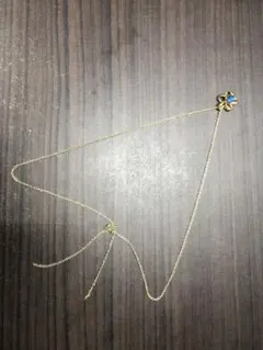 ゴールド 花モチーフ ネックレス 青いストーン