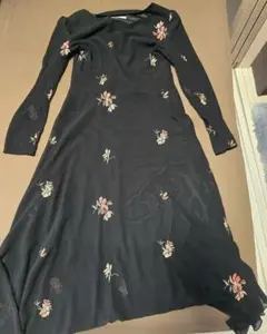 花柄刺繍 ブラックワンピース 長袖
