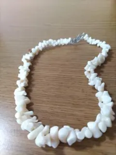 ホワイトシェルネックレス