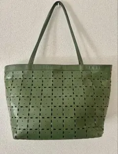 アクアスキュータム　本革　かご風　透かし模様　バッグ