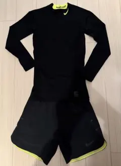 Nike Pro Dri-FIT 長袖シャツとショートパンツセット