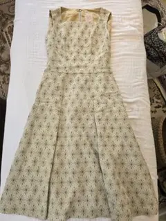 Sybilla ノースリーブひざ丈ワンピース