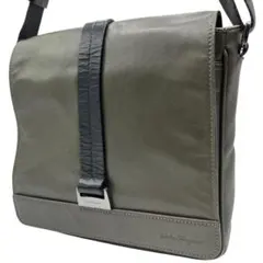 サルヴァトーレ フェラガモ レザー ショルダーバッグ メッセンジャーバッグ