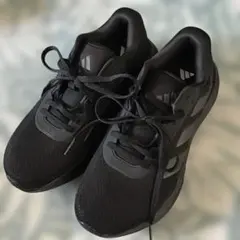 adidas スニーカー