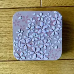 カルディ　さくらミニ缶（ピンク）