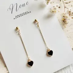 再販⭐︎ブラックハート × ゴールドチェーンピアス　揺れる華奢デザイン