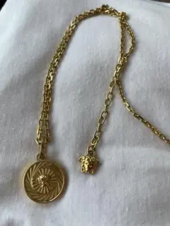 VERSACE メダル型ネックレスのサムネイル